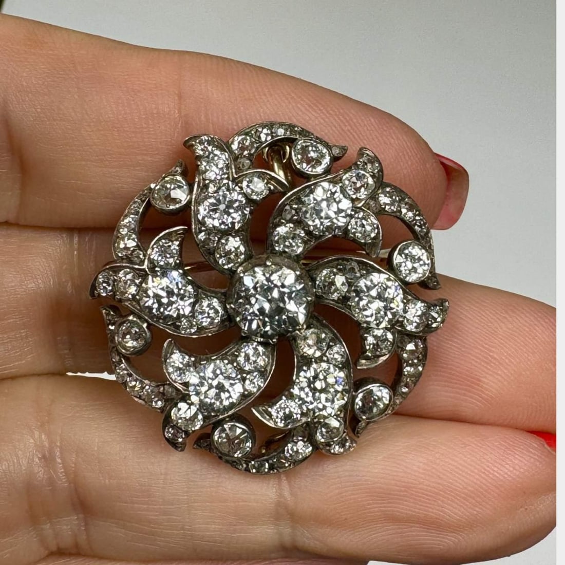 Victorian French 18K Gold Silver Diamond Brooch 1.10 Ct Center 90 Diamonds: Victorian French 18K Gold Silver Diamond Brooch 1.10 Ct Center 90 Diamonds This exquisite Victorian French brooch features a stunning design crafted in 18K gold and silver. It is adorned with a captiv