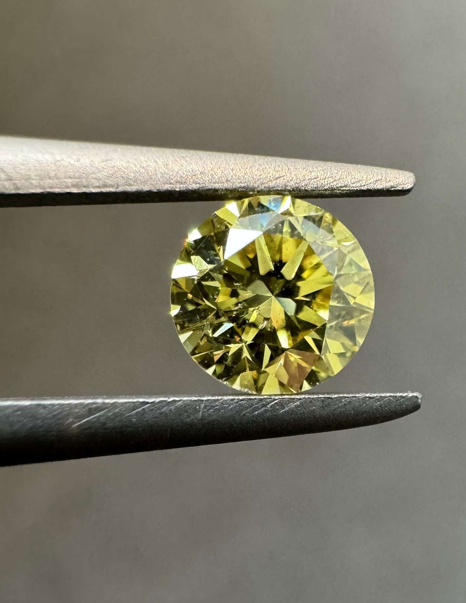 Loose Diamond - ROUND 0.4ct Fancy Intense Yellow SI2: Loose Diamond - ROUND 0.4ct Fancy Intense Yellow SI2 Source: Natural Shape: ROUND Carats: 0.4 Color: Fancy Intense Yellow Certification: GIA Video: