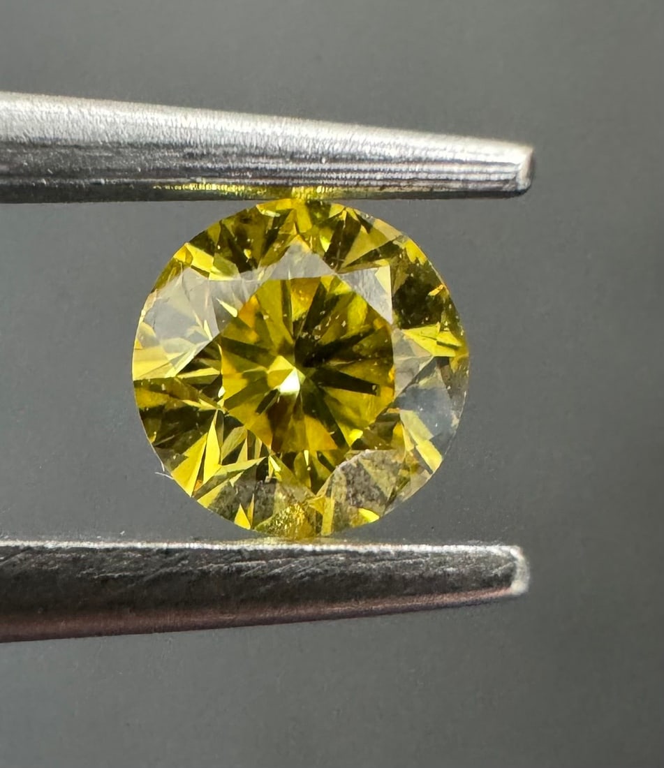 Loose Diamond - ROUND 0.22ct Fancy Vivid Yellow I1: Loose Diamond - ROUND 0.22ct Fancy Vivid Yellow I1 Source: Natural Shape: ROUND Carats: 0.22 Color: Fancy Vivid Yellow Certification: GIA The Diamond Depot Guarantee: All items in this auction are gua