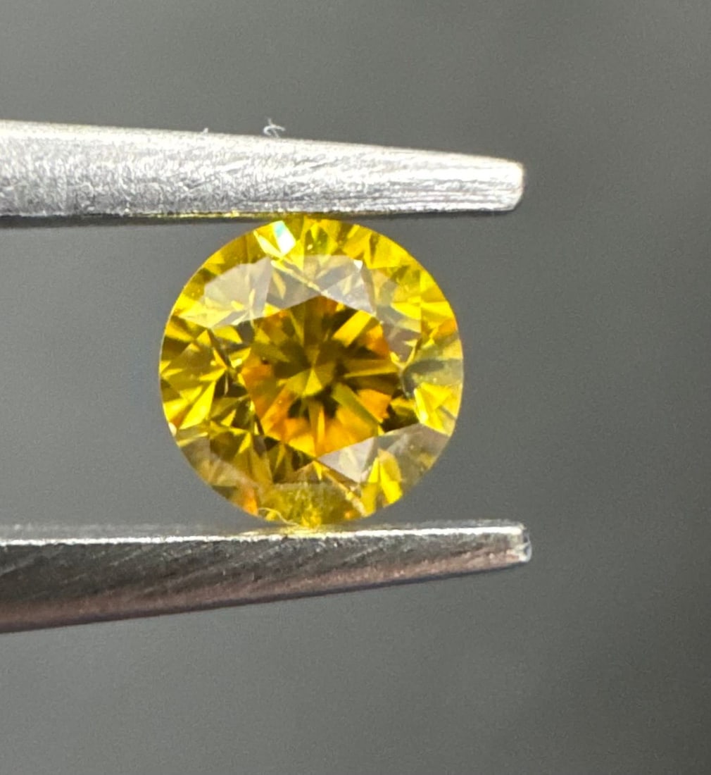 Loose Diamond - ROUND 0.19ct Fancy Vivid Yellow VS2: Loose Diamond - ROUND 0.19ct Fancy Vivid Yellow VS2 Source: Natural Shape: ROUND Carats: 0.19 Color: Fancy Vivid Yellow Certification: GIA The Diamond Depot Guarantee: All items in this auction are gu