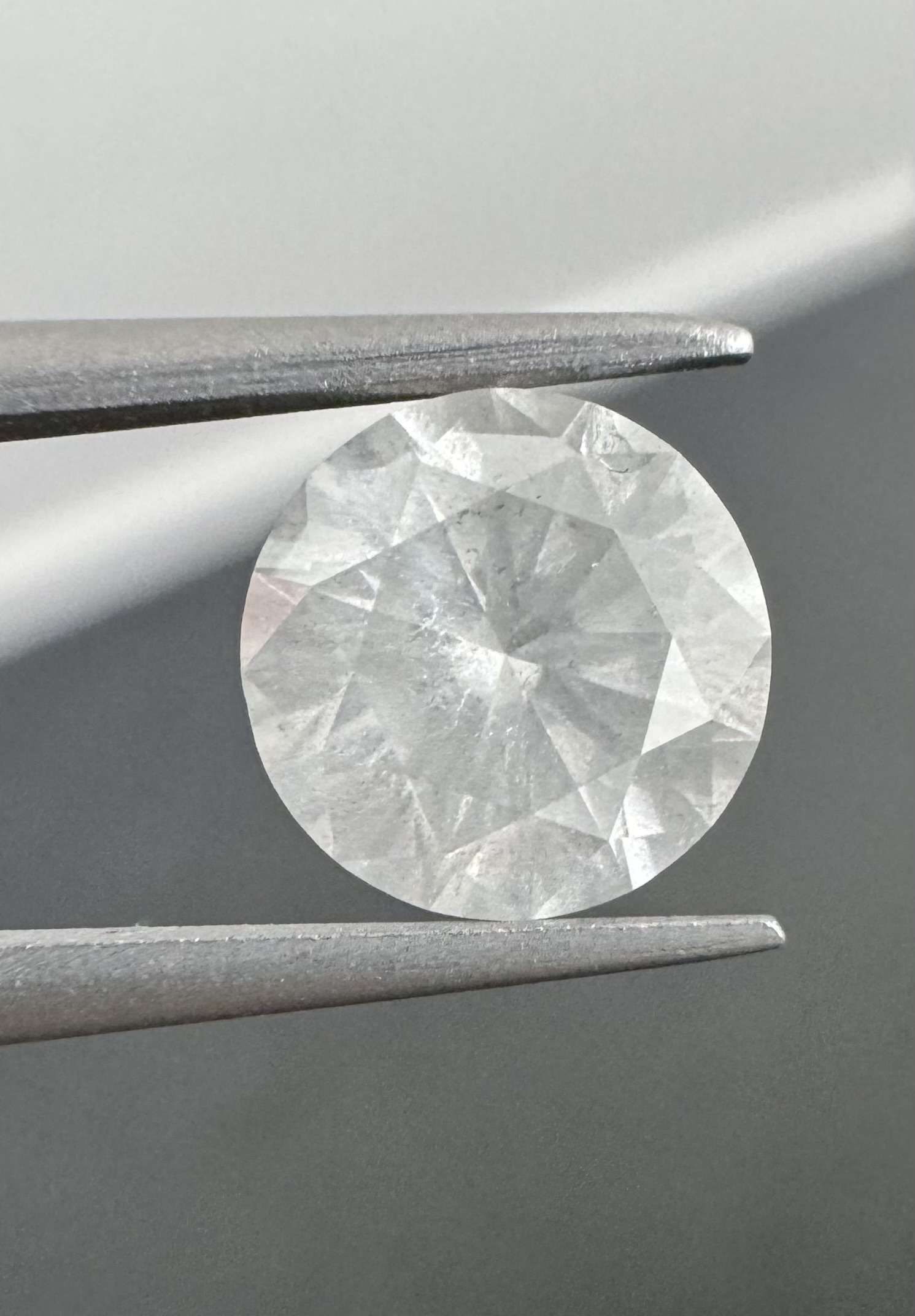 Loose Diamond - ROUND 2.05ct Very Light Gray: Loose Diamond - ROUND 2.05ct Very Light Gray Source: Natural Shape: ROUND Carats: 2.05 Color: Very Light Gray Certification: GIA Video: