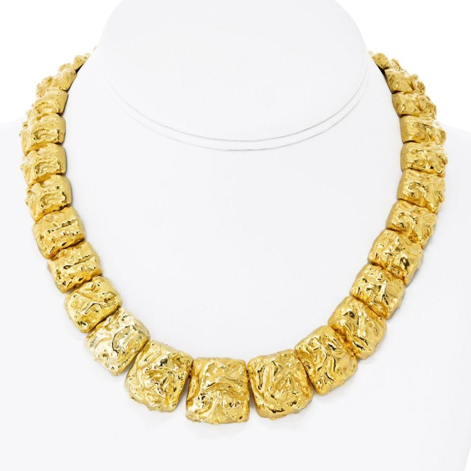 David Webb 18K Yellow Gold Nugget Graduated Panel Necklace: David Webb 18K Yellow Gold Nugget Graduated Panel Necklace This exquisite David Webb necklace features a unique graduated panel design crafted from 18K yellow gold, showcasing the brand's signature nu
