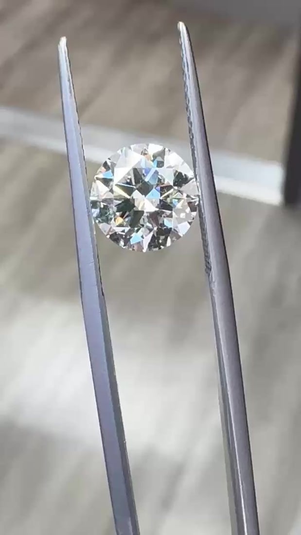 Ideal Loose Diamond - ROUND 2.01ct G SI1: Ideal Loose Diamond - ROUND 2.01ct G SI1 Source: Natural Shape: ROUND Carats: 2.01 Color: G Clarity: SI1 Certification: EGL Video: