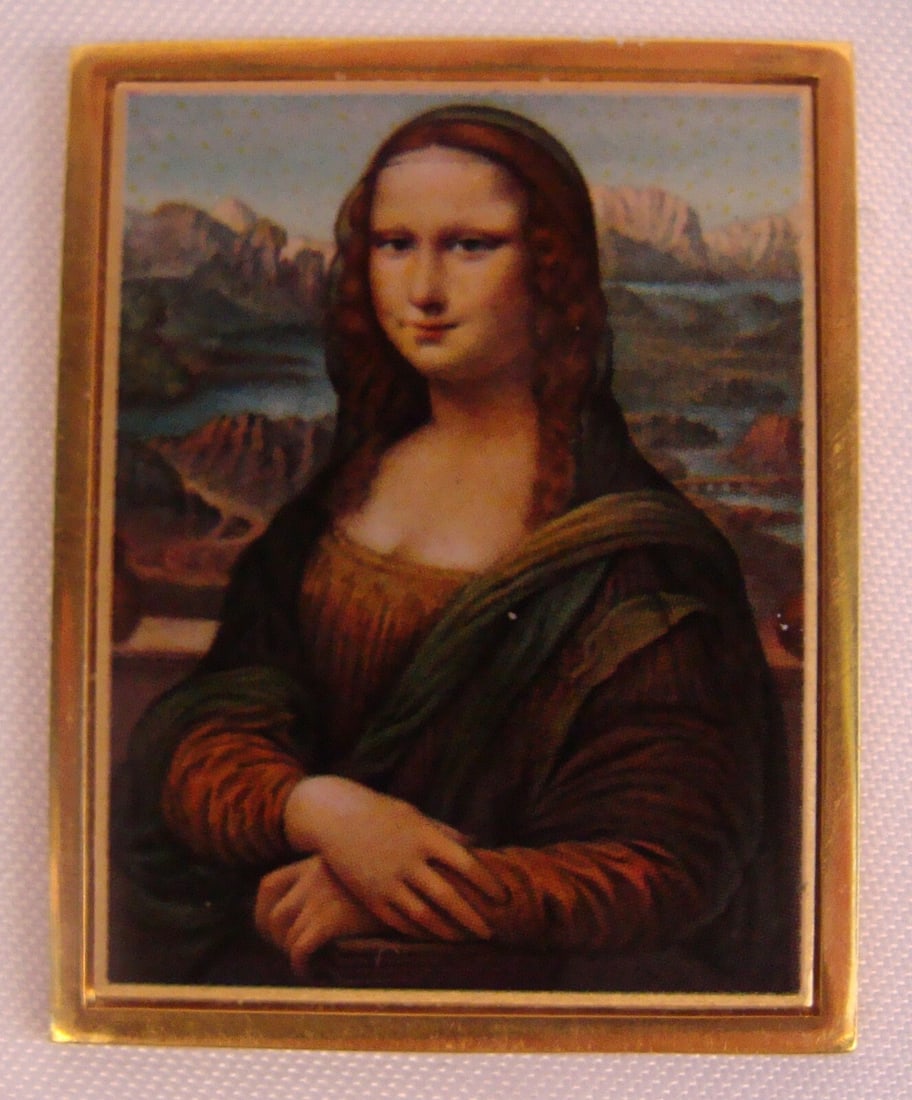 1960s French Mona Lisa 22K Gold Enamel Plaque Signed Pendant: 1960s French Mona Lisa 22K Gold Enamel Plaque Signed Pendant Discover this exquisite French 1960's Mona Lisa plaque crafted from 22K yellow gold and adorned with hand-painted enamel. This unique piece