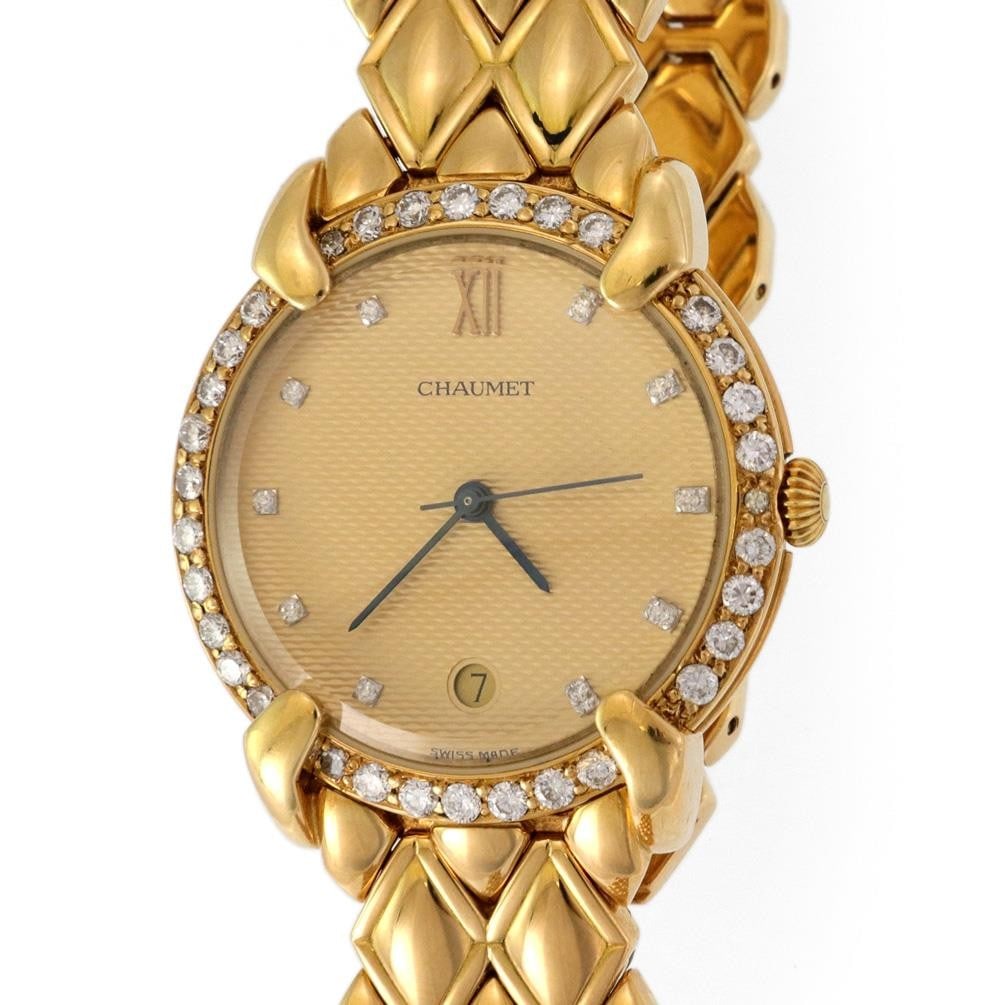 Chaumet 1ct Diamond Bezel 18k Yellow Gold Men's Quartz Watch: Chaumet 1ct Diamond Bezel 18k Yellow Gold Men's Quartz Watch Presenting an exquisite men's quartz wristwatch from Chaumet Paris, this authentic timepiece features a stunning 18k yellow gold case and b