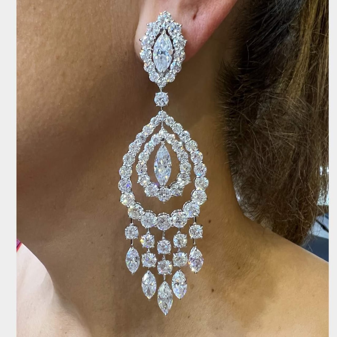 Sophia D. Platinum 29.40 Ct Diamond Earrings 128 Diamonds F-H VS1-SI1: Sophia D. Platinum 29.40 Ct Diamond Earrings 128 Diamonds F-H VS1-SI1 Sophia D. Platinum Diamond Earrings showcase a stunning array of 128 diamonds with an impressive total weight of approximately 29.