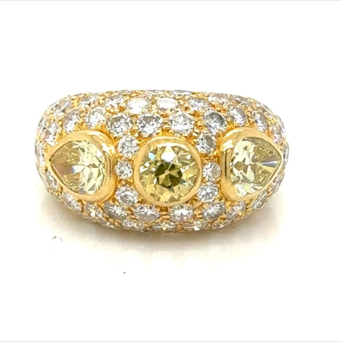 Stunning 7.80 Ct VCA Paris Diamond Ring 18K Yellow Gold: Stunning 7.80 Ct VCA Paris Diamond Ring 18K Yellow Gold This exquisite 7.80 Ct Diamond VCA Paris Ring features a stunning center diamond, a Fancy Intense Green Yellow Old Miner with VVS clarity. Compl