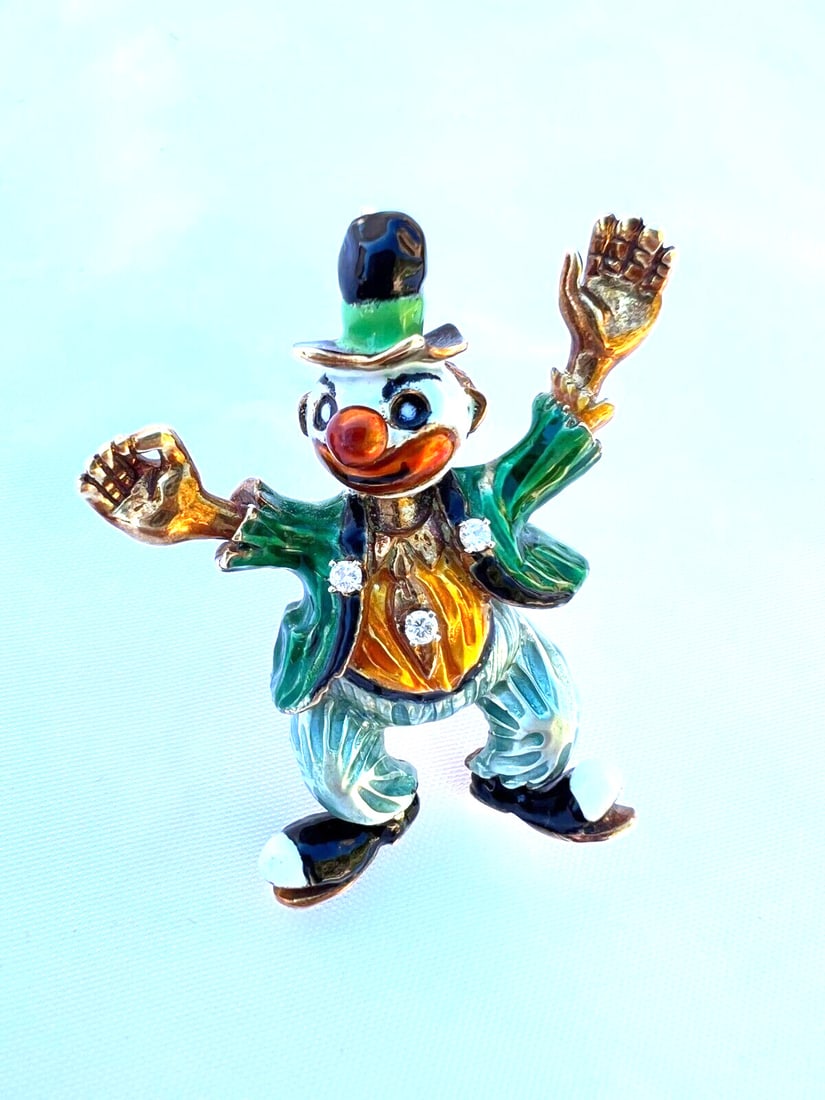 Stunning 1950s 14K Gold Enamel Diamond Brooch: Stunning 1950s 14K Gold Enamel Diamond Brooch Discover this stunning 1950's brooch crafted from 14K gold, featuring exquisite enamel work and sparkling diamonds. This piece showcases exceptional detai