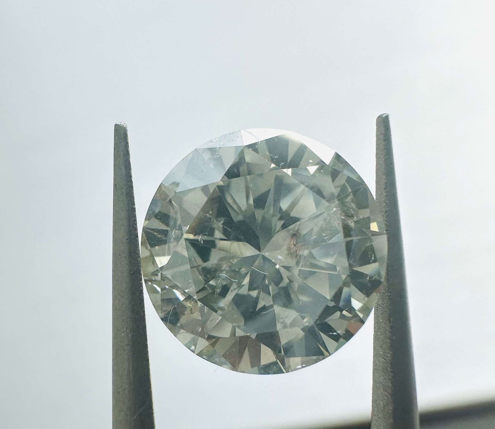Loose Diamond - ROUND 3.03ct Fancy Gray I1: Loose Diamond - ROUND 3.03ct Fancy Gray I1 Source: Natural Shape: ROUND Carats: 3.03 Color: Fancy Gray Certification: GIA Video: