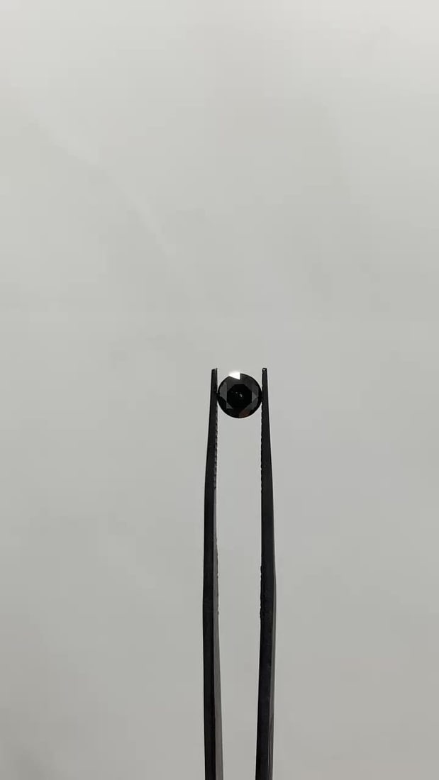 Loose Diamond - ROUND 0.77ct Fancy Black VVS2: Loose Diamond - ROUND 0.77ct Fancy Black VVS2 Source: Natural Shape: ROUND Carats: 0.77 Color: Fancy Black Certification: GIA Video: