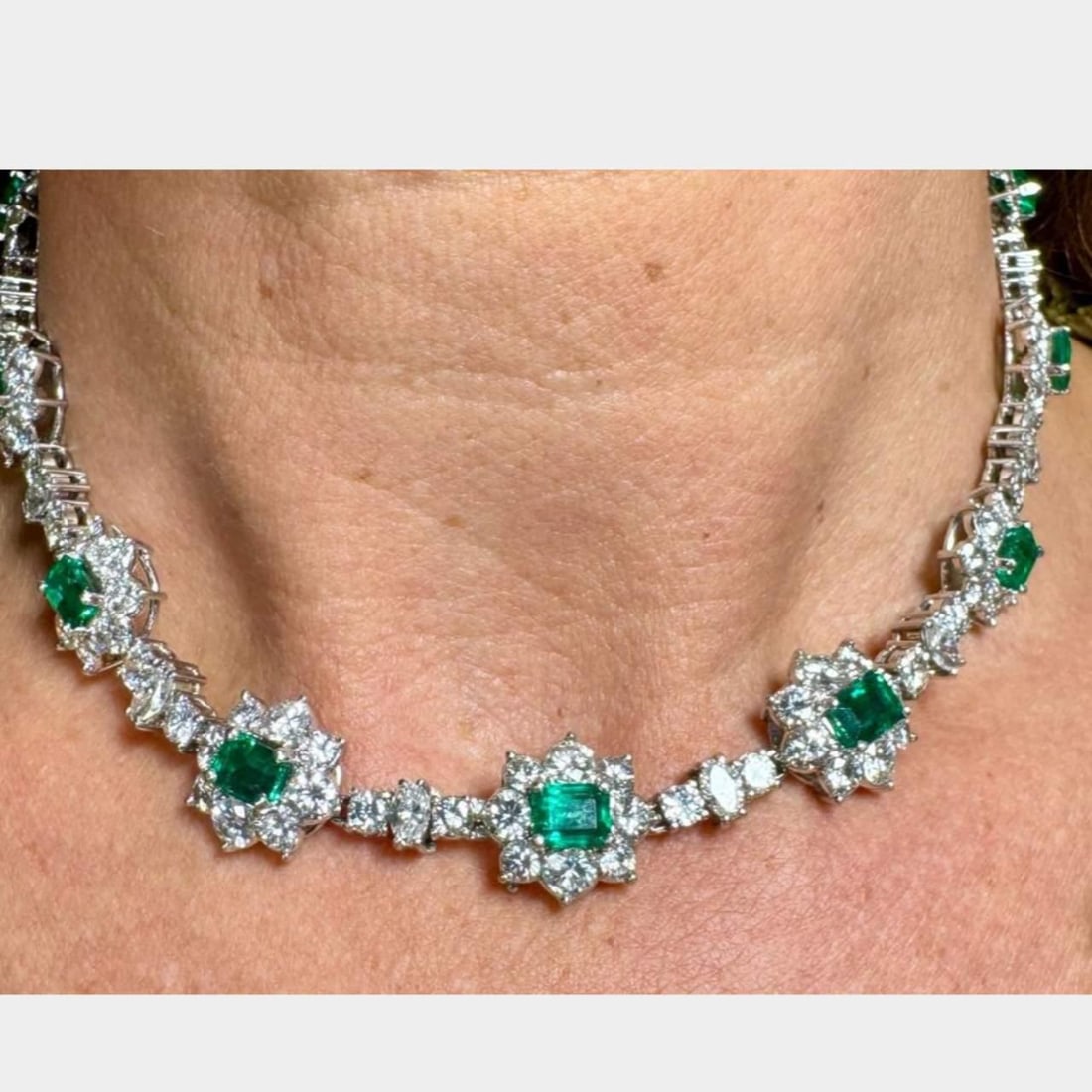 1950's Platinum Emerald Diamond Necklace and 2 Bracelets Set: 1950's Platinum Emerald Diamond Necklace and 2 Bracelets Set This exquisite 1950's necklace features a stunning combination of platinum, Colombian emeralds, and diamonds. Weighing 45.4 grams, the piec