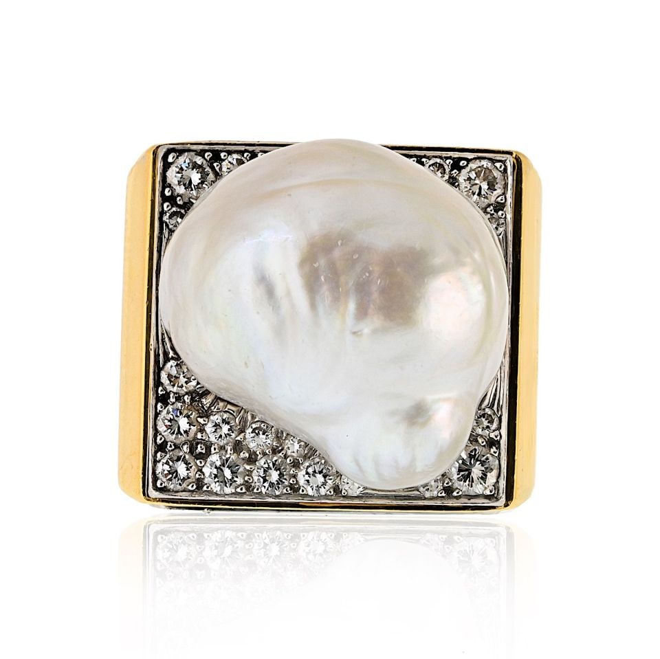 David Webb Baroque Pearl Diamond Ring in Platinum and 18K Yellow Gold: David Webb Baroque Pearl Diamond Ring in Platinum and 18K Yellow Gold This exquisite estate ring from David Webb showcases a stunning combination of platinum and 18K yellow gold. The ring features a s