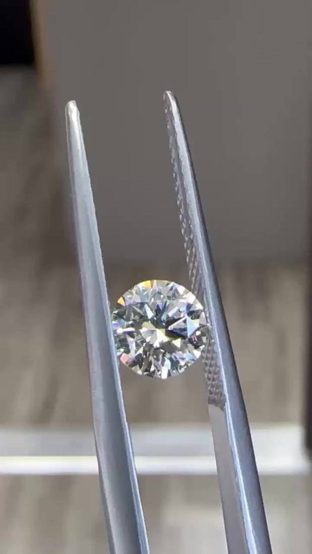 Ideal Loose Diamond - ROUND 0.72ct I VS1: Ideal Loose Diamond - ROUND 0.72ct I VS1 Source: Natural Shape: ROUND Carats: 0.72 Color: I Clarity: VS1 Certification: EGL Video: Video Link The Diamond Depot Guarantee: All items in this auction