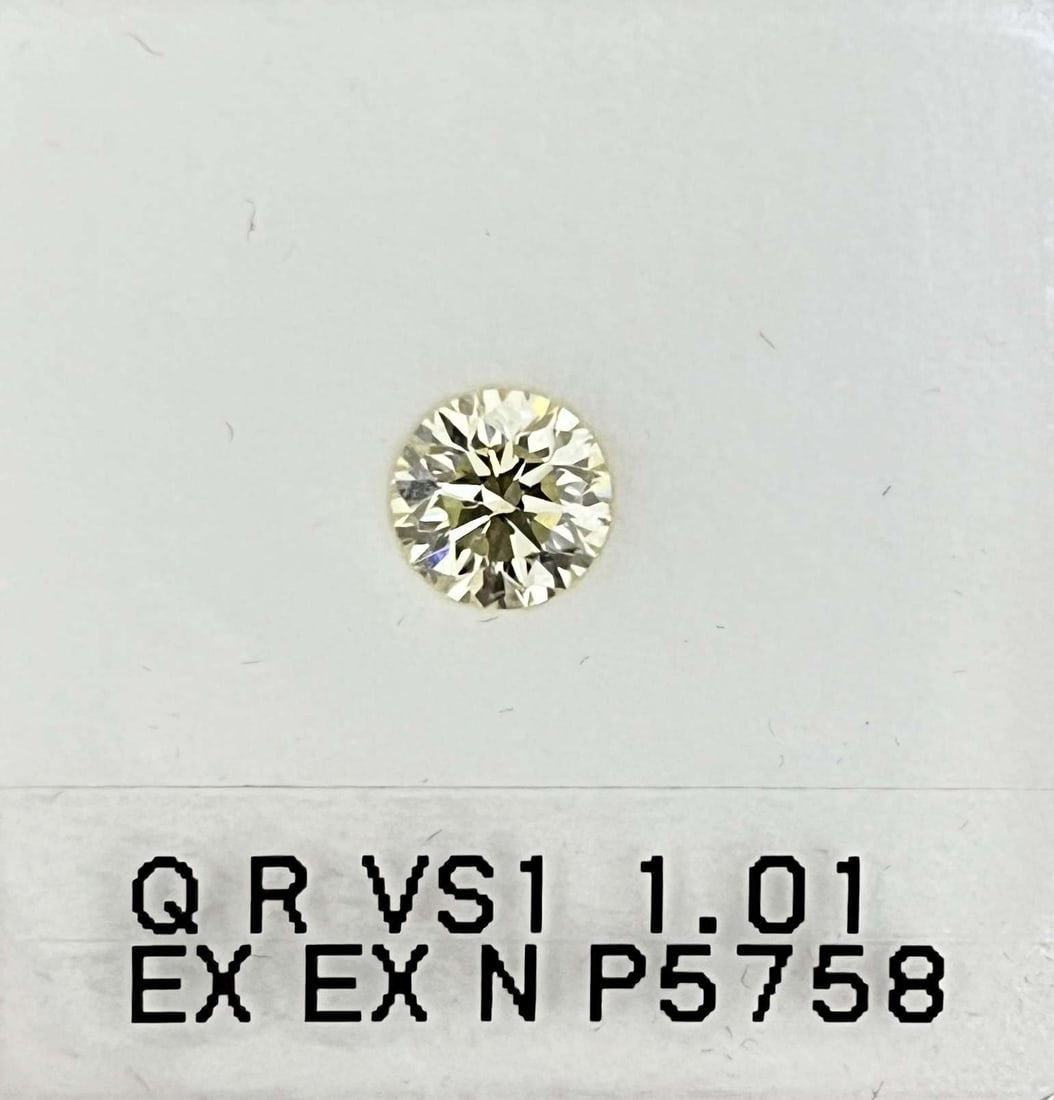 Loose Diamond - ROUND 1.01ct Q-R VS1: Loose Diamond - ROUND 1.01ct Q-R VS1 Source: Natural Shape: ROUND Carats: 1.01 Color: Q-R Certification: GIA Video: