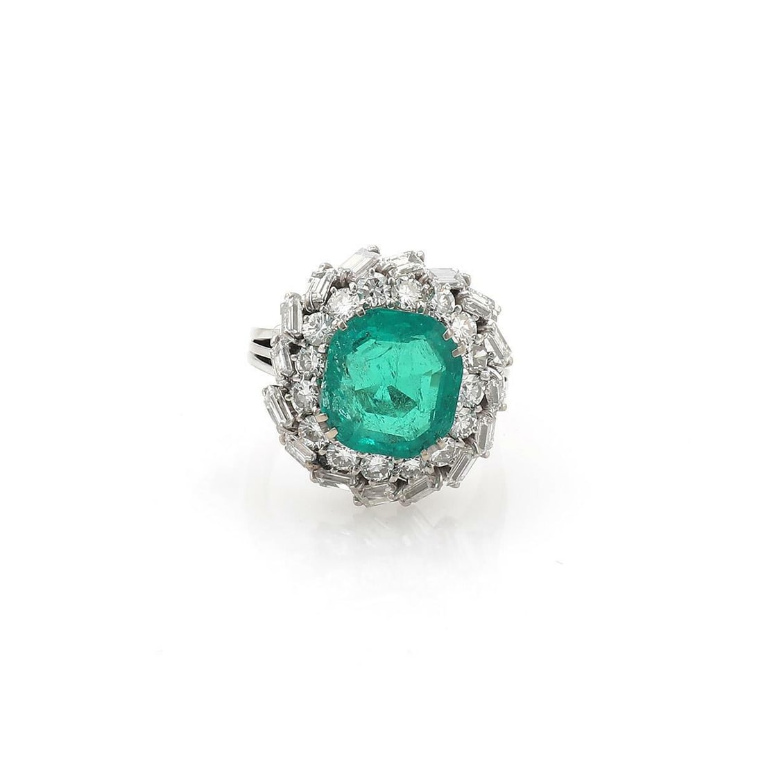Stunning 18k White Gold Diamond Emerald Cocktail Ring Size 7: Stunning 18k White Gold Diamond Emerald Cocktail Ring Size 7 This stunning cocktail ring showcases a vibrant 6.5 carat cushion cut emerald, elegantly surrounded by a halo of diamonds. Crafted from lux