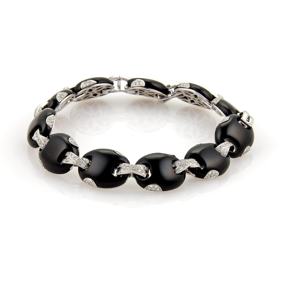 Elegant 14k White Gold Onyx Diamond Bracelet 1.32ct Vintage: Elegant 14k White Gold Onyx Diamond Bracelet 1.32ct Vintage This exquisite late 1990s bracelet features 14k white gold, showcasing 11 polished oval black onyx stones framed in white gold. Each onyx is