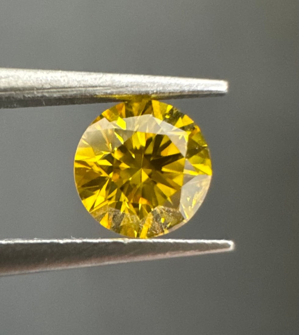 Loose Diamond - ROUND 0.2ct Fancy Vivid Orangey Yellow SI2: Loose Diamond - ROUND 0.2ct Fancy Vivid Orangey Yellow SI2 Source: Natural Shape: ROUND Carats: 0.2 Color: Fancy Vivid Orangey Yellow Certification: GIA The Diamond Depot Guarantee: All items in this