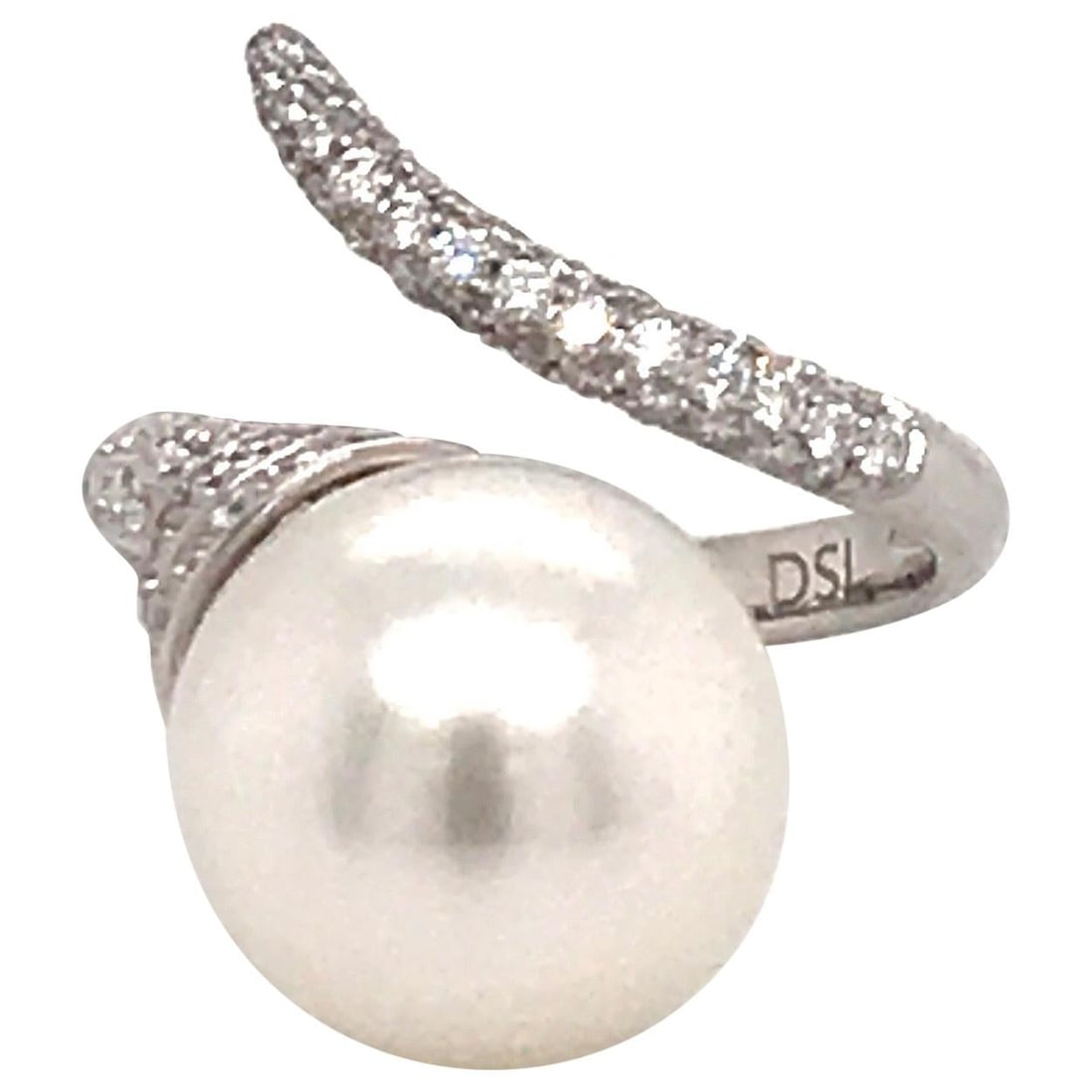 Harbor Diamonds 18K White Gold South Sea Pearl Diamond Ring 0.79 Carat: Harbor Diamonds 18K White Gold South Sea Pearl Diamond Ring 0.79 Carat This stunning contemporary ring features a beautiful South Sea pearl measuring 13-14 MM, complemented by an array of 85 round bri