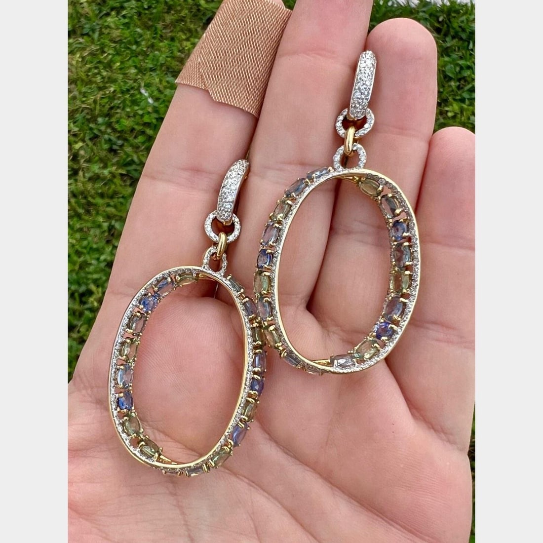 18K Yellow Gold Sapphire & Diamond Earrings 12.50 Ct Sapphires 4.00 Ct Diamonds: 18K Yellow Gold Sapphire & Diamond Earrings 12.50 Ct Sapphires 4.00 Ct Diamonds These stunning earrings are crafted from 18K yellow gold and feature a luxurious combination of sapphires and diamonds.