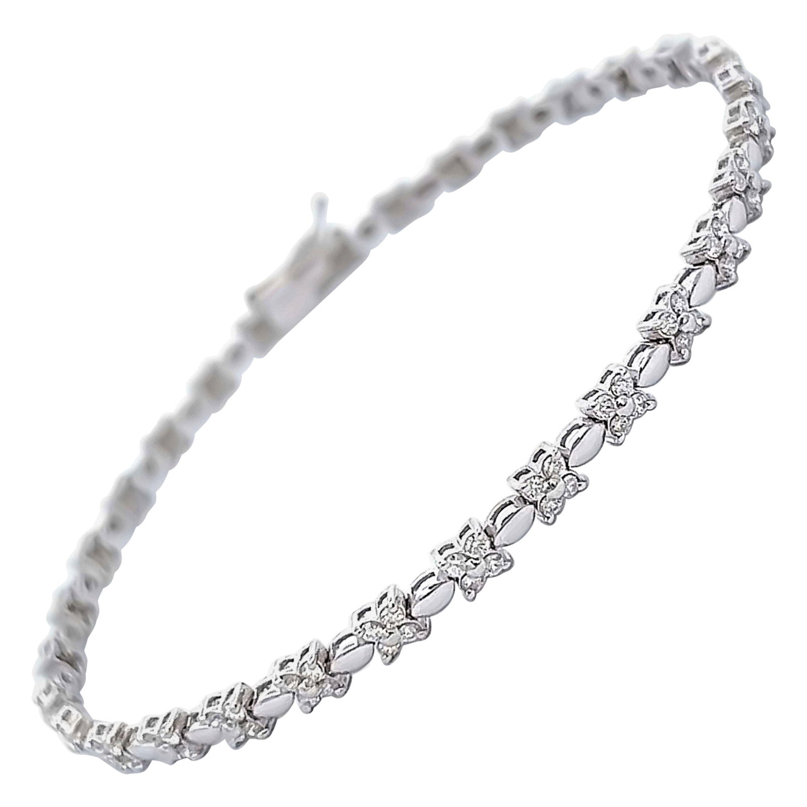 1.07ct Diamond Floral Bracelet in 18K White Gold Contemporary Style: 1.07ct Diamond Floral Bracelet in 18K White Gold Contemporary Style Adorn your wrist with this exquisite 1.07 ct diamond floral bracelet, crafted in luxurious 18-karat white gold. Featuring a stunning