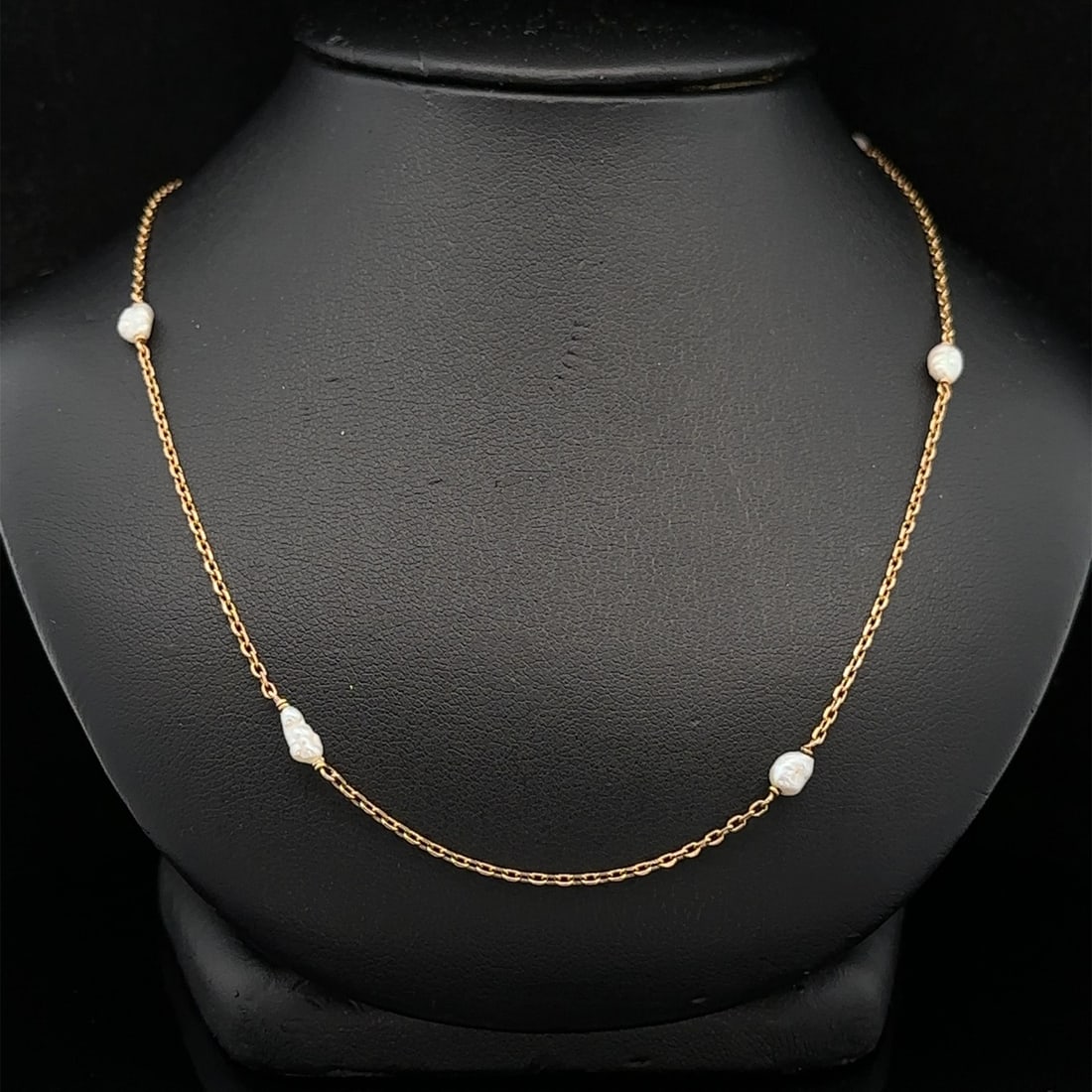 Vintage 18k Yellow Gold Pearl Cable Link Necklace 20 Inches: Vintage 18k Yellow Gold Pearl Cable Link Necklace 20 Inches This elegant vintage necklace features a stunning design crafted from solid 18k yellow gold, showcasing eight genuine fresh water pearls. Th
