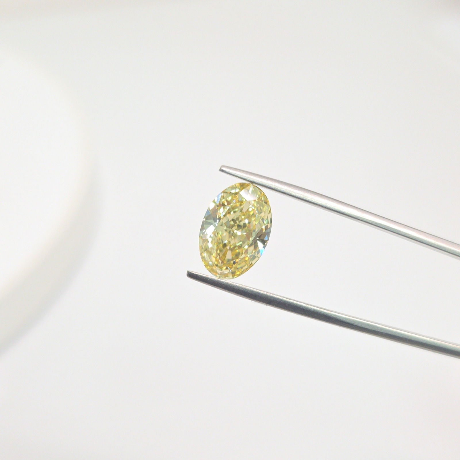 Loose Diamond - OVAL 4.13ct Fancy Yellow VVS2: Loose Diamond - OVAL 4.13ct Fancy Yellow VVS2 Source: This is a real non-mined Diamond that has been grown in a lab Shape: OVAL Carats: 4.13 Color: Fancy Yellow Certification: IGI Video: