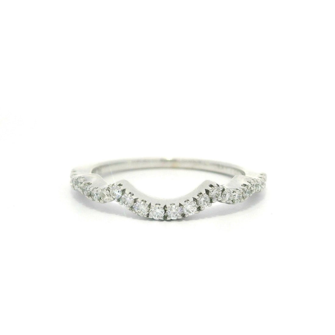 14k White Gold 0.30ctw Diamond Scalloped Wedding Band Ring: 14k White Gold 0.30ctw Diamond Scalloped Wedding Band Ring This stunning wedding stack band ring is crafted from solid 14k white gold and features a beautifully scalloped curved design. Set with 22 na