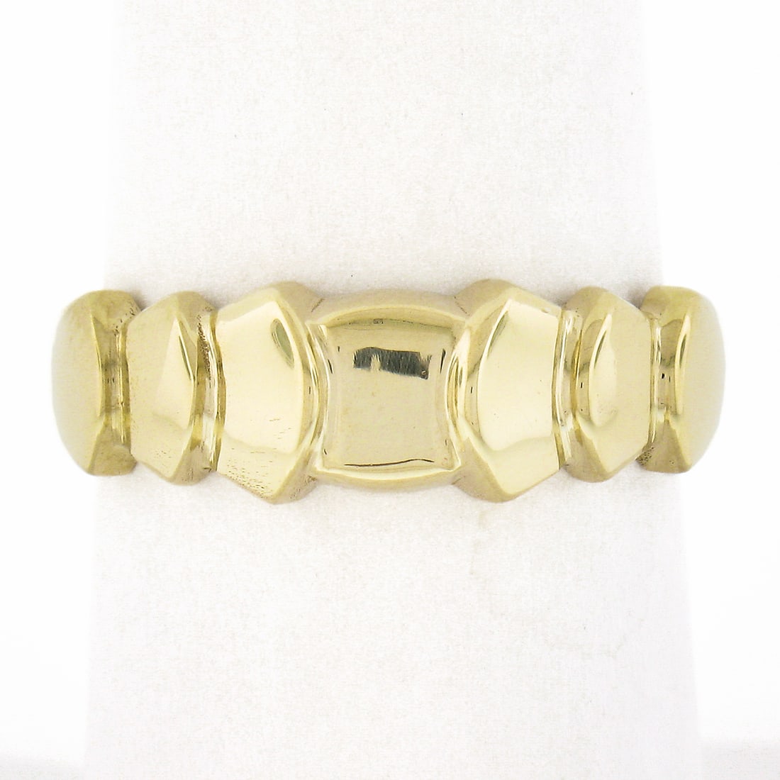 14K Yellow Gold Stackable Pyramid Style Band Ring Size 8: 14K Yellow Gold Stackable Pyramid Style Band Ring Size 8 This elegant Estate Solid 14K Yellow Gold Polished Finish Stackable Pyramid Style Band Ring is perfect for various occasions, including anniver