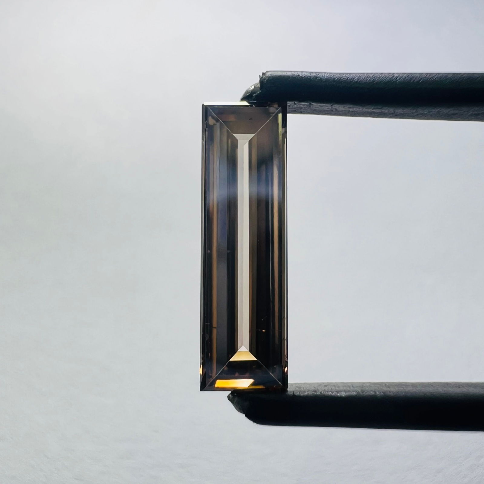 Loose Diamond - BAGUETTE 1.07ct Brown VS2: Loose Diamond - BAGUETTE 1.07ct Brown VS2 Source: This is a real non-mined Diamond that has been grown in a lab Shape: BAGUETTE Carats: 1.07 Color: Brown Certification: NONE The Diamond Depot Guarante