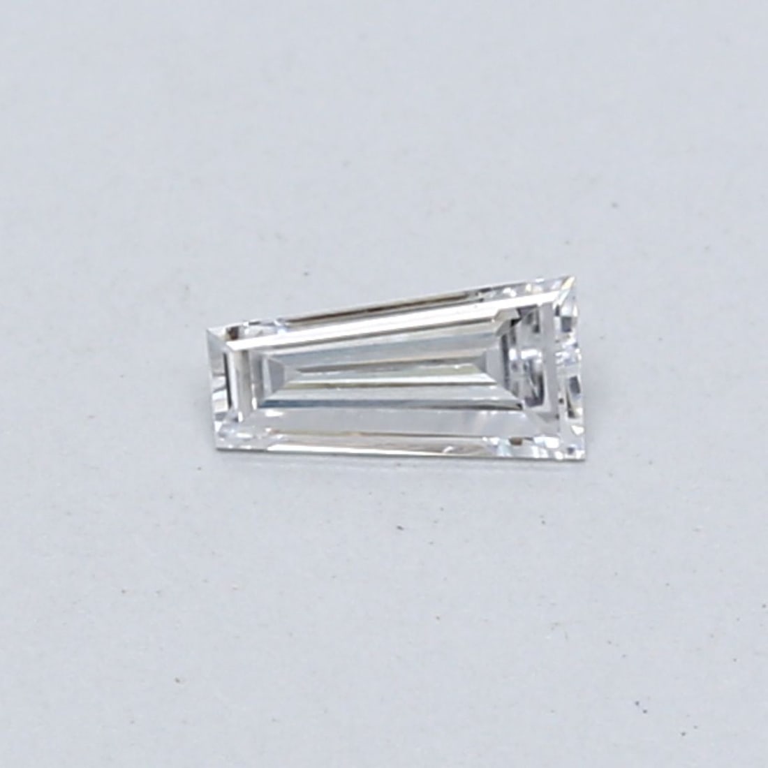 Loose Diamond - TAPERED BAGUETTE 0.15ct F VS1: Loose Diamond - TAPERED BAGUETTE 0.15ct F VS1 Source: This is a real non-mined Diamond that has been grown in a lab Shape: TAPERED BAGUETTE Carats: 0.15 Color: F Clarity: VS1 Certification: NONE The D