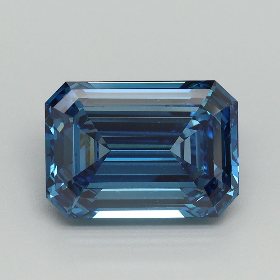 Loose Diamond - EMERALD 4.1ct Fancy Vivid Blue VVS2: Loose Diamond - EMERALD 4.1ct Fancy Vivid Blue VVS2 Source: This is a real non-mined Diamond that has been grown in a lab Shape: EMERALD Carats: 4.1 Color: Fancy Vivid Blue Certification: IGI Video: