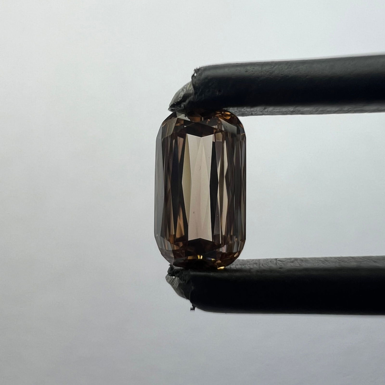 Loose Diamond - CUSHION BRILLIANT 0.24ct Brown VS1: Loose Diamond - CUSHION BRILLIANT 0.24ct Brown VS1 Source: This is a real non-mined Diamond that has been grown in a lab Shape: CUSHION BRILLIANT Carats: 0.24 Color: Brown Certification: NONE The Diam
