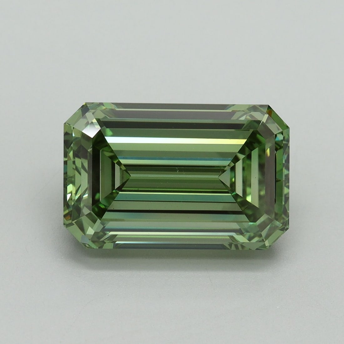 Loose Diamond - EMERALD 5.02ct Fancy Vivid Green VS1: Loose Diamond - EMERALD 5.02ct Fancy Vivid Green VS1 Source: This is a real non-mined Diamond that has been grown in a lab Shape: EMERALD Carats: 5.02 Color: Fancy Vivid Green Certification: IGI Video