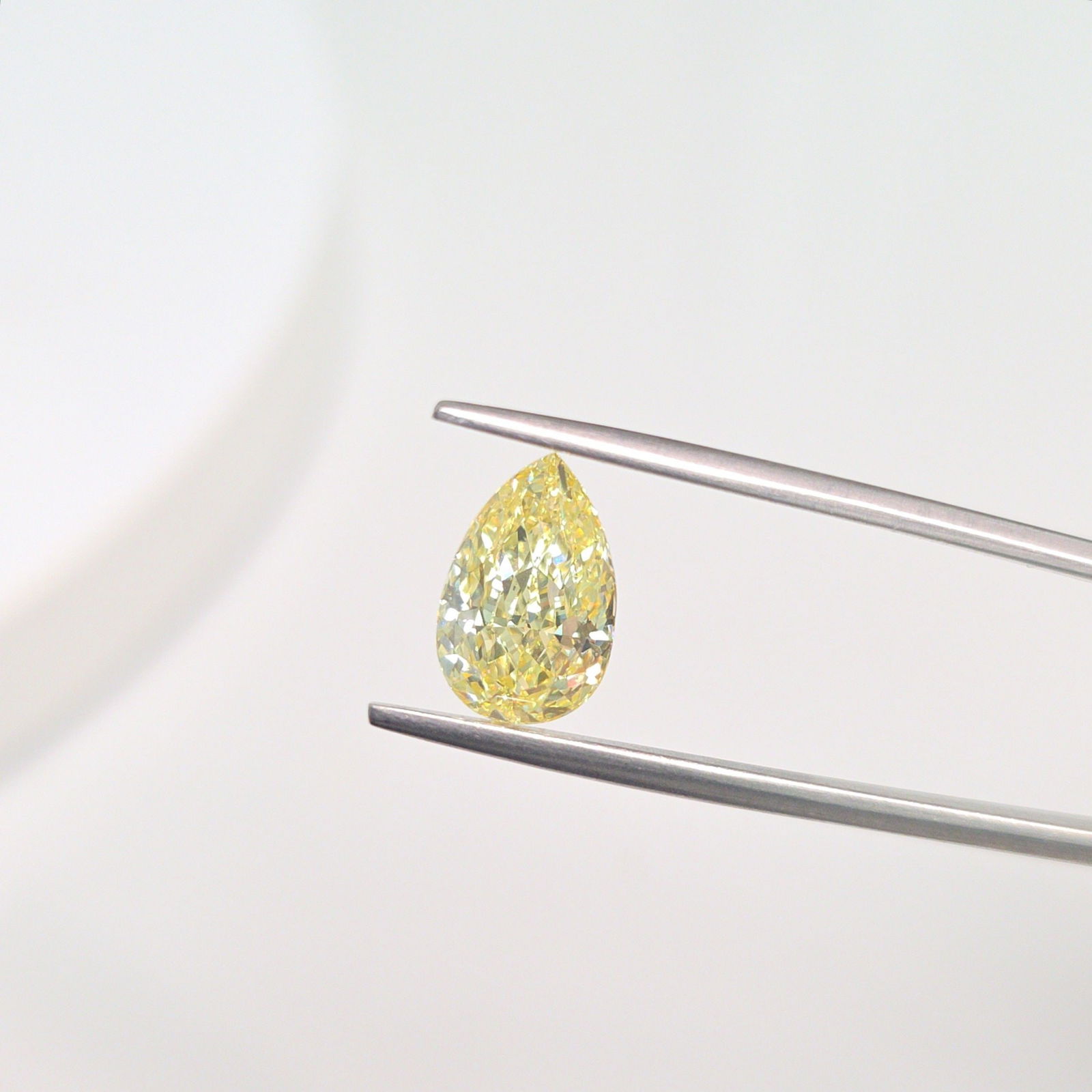 Loose Diamond - PEAR 2.53ct Fancy Intense Yellow VS2: Loose Diamond - PEAR 2.53ct Fancy Intense Yellow VS2 Source: This is a real non-mined Diamond that has been grown in a lab Shape: PEAR Carats: 2.53 Color: Fancy Intense Yellow Certification: IGI Video