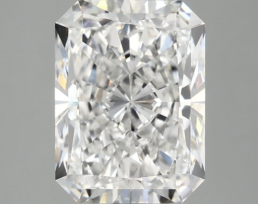 Loose Diamond - RADIANT 3.1ct E VVS2: Loose Diamond - RADIANT 3.1ct E VVS2 Source: This is a real non-mined Diamond that has been grown in a lab Shape: RADIANT Carats: 3.1 Color: E Clarity: VVS2 Certification: IGI Video: