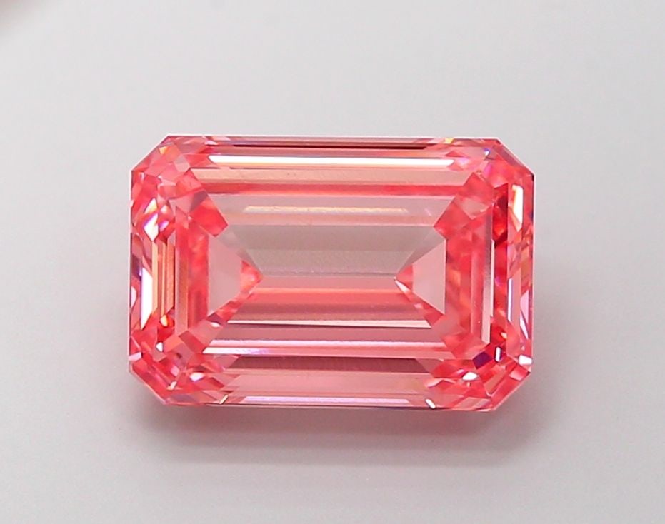Loose Diamond - EMERALD 5.03ct Fancy Vivid Pink VS1: Loose Diamond - EMERALD 5.03ct Fancy Vivid Pink VS1 Source: This is a real non-mined Diamond that has been grown in a lab Shape: EMERALD Carats: 5.03 Color: Fancy Vivid Pink Certification: IGI Video: