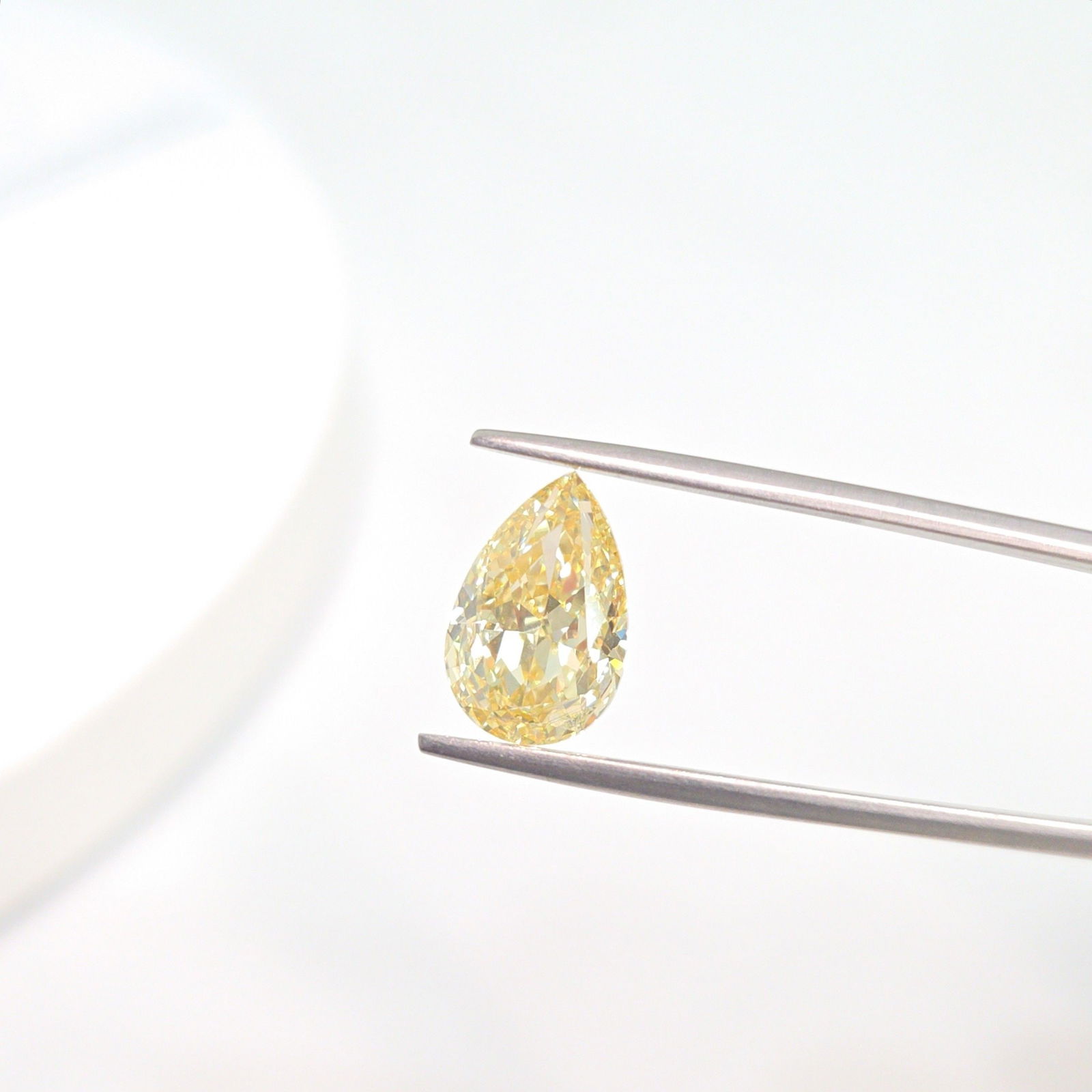 Loose Diamond - PEAR 4.2ct Fancy Intense Yellow VVS2: Loose Diamond - PEAR 4.2ct Fancy Intense Yellow VVS2 Source: This is a real non-mined Diamond that has been grown in a lab Shape: PEAR Carats: 4.2 Color: Fancy Intense Yellow Certification: IGI Video: