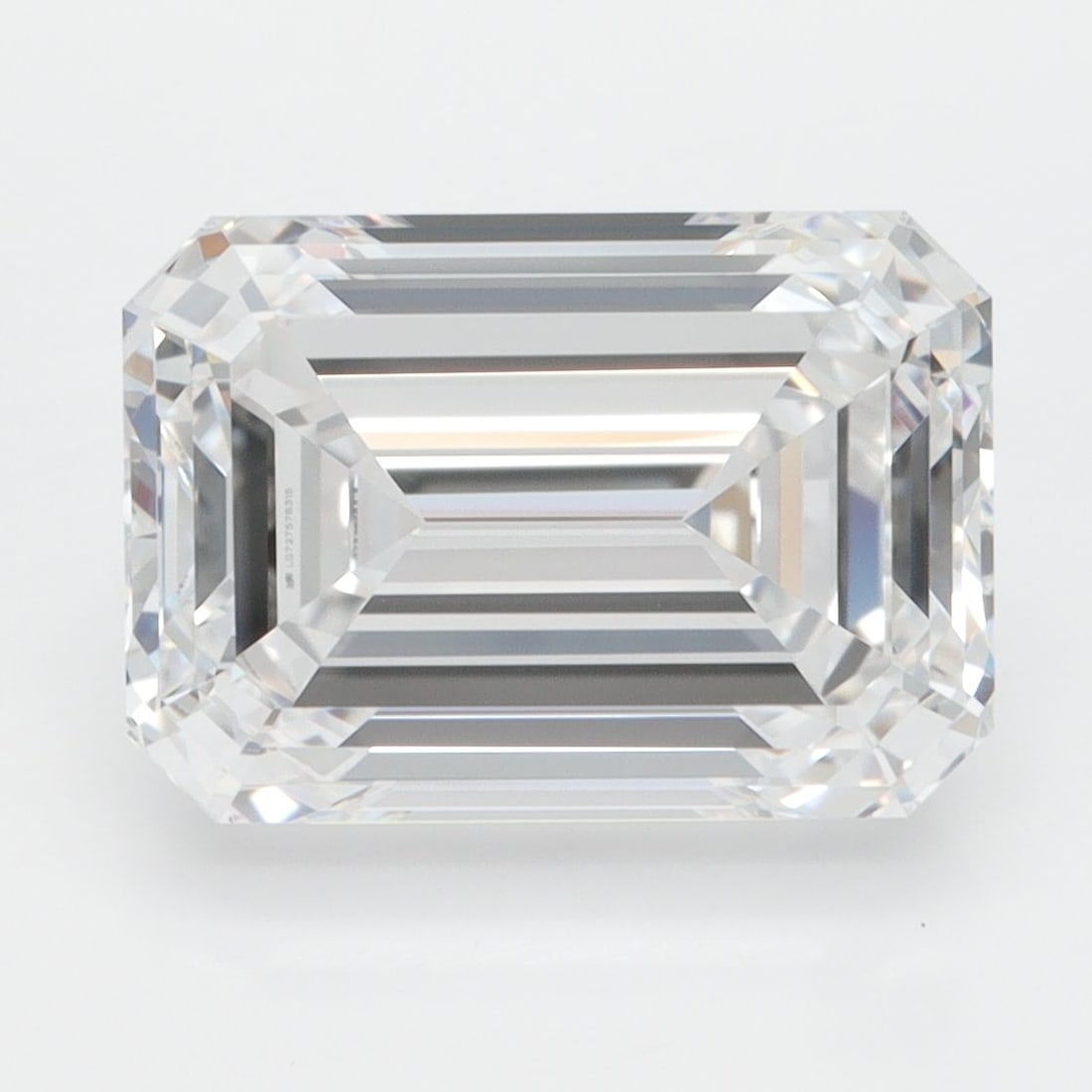 Loose Diamond - EMERALD 4.08ct D VVS1: Loose Diamond - EMERALD 4.08ct D VVS1 Source: This is a real non-mined Diamond that has been grown in a lab Shape: EMERALD Carats: 4.08 Color: D Clarity: VVS1 Certification: IGI Video: