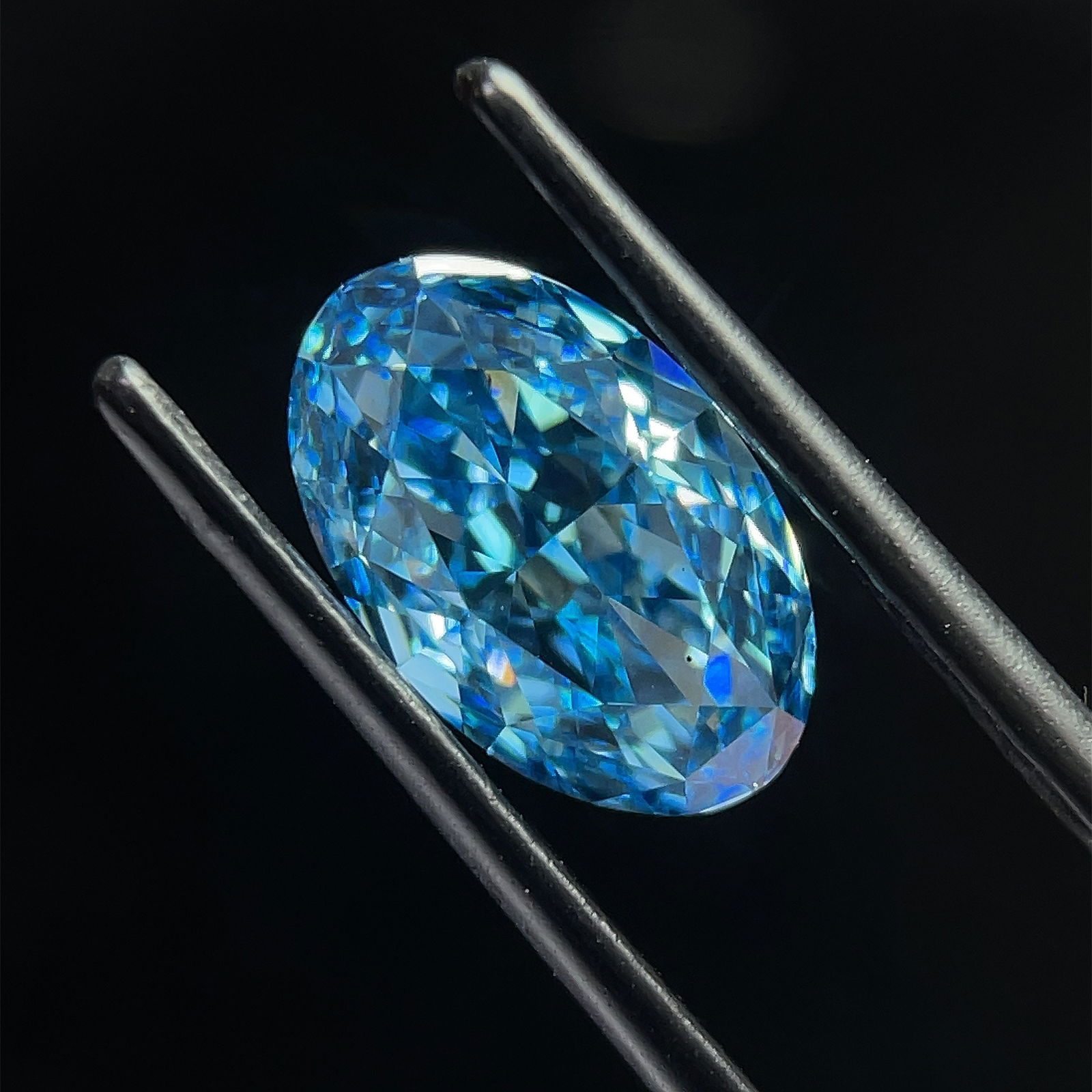 Loose Diamond - OVAL 3.25ct Fancy Vivid Blue VS2: Loose Diamond - OVAL 3.25ct Fancy Vivid Blue VS2 Source: This is a real non-mined Diamond that has been grown in a lab Shape: OVAL Carats: 3.25 Color: Fancy Vivid Blue Certification: IGI The Diamond D