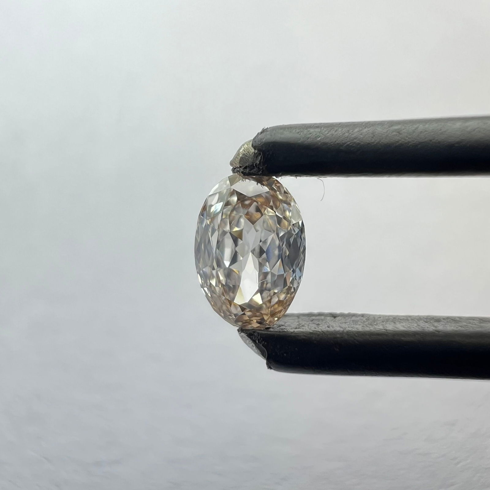 Loose Diamond - OVAL 0.29ct Orange VVS2: Loose Diamond - OVAL 0.29ct Orange VVS2 Source: This is a real non-mined Diamond that has been grown in a lab Shape: OVAL Carats: 0.29 Color: Orange Certification: NONE The Diamond Depot Guarantee: Al