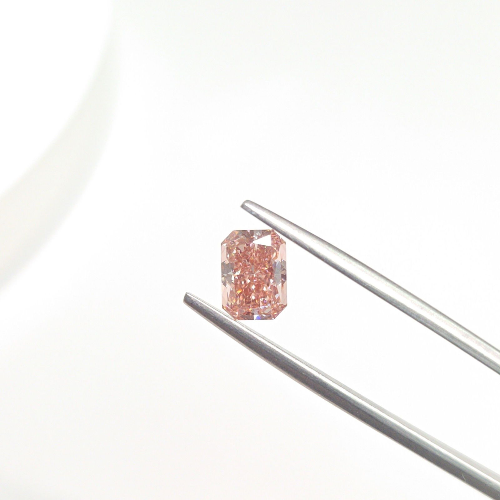 Loose Diamond - RADIANT 1.07ct Fancy Intense Brown Pink VS1: Loose Diamond - RADIANT 1.07ct Fancy Intense Brown Pink VS1 Source: This is a real non-mined Diamond that has been grown in a lab Shape: RADIANT Carats: 1.07 Color: Fancy Intense Brown Pink Certificat
