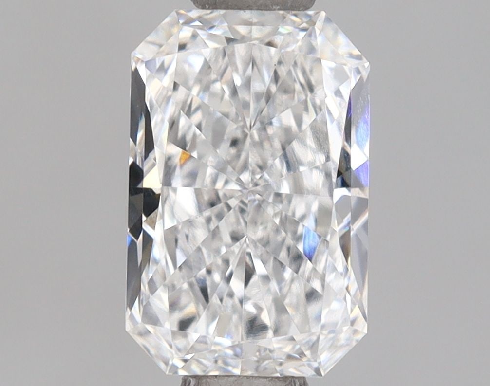 Loose Diamond - RADIANT 0.8ct D VS1: Loose Diamond - RADIANT 0.8ct D VS1 Source: This is a real non-mined Diamond that has been grown in a lab Shape: RADIANT Carats: 0.8 Color: D Clarity: VS1 Certification: IGI Video: