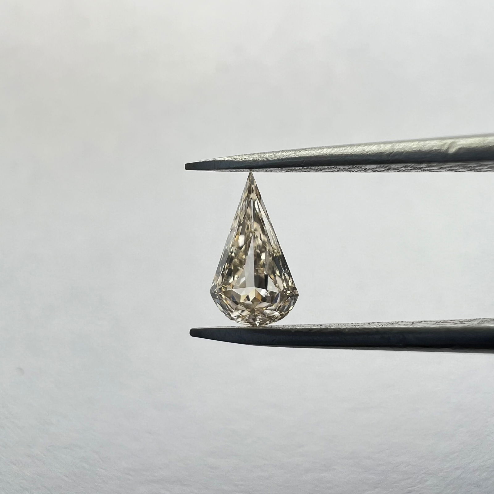 Loose Diamond - KITE 0.26ct Brown VS1: Loose Diamond - KITE 0.26ct Brown VS1 Source: This is a real non-mined Diamond that has been grown in a lab Shape: KITE Carats: 0.26 Color: Brown Certification: NONE The Diamond Depot Guarantee: All i