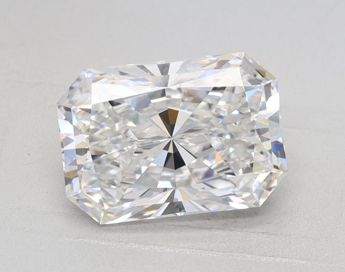 Loose Diamond - RADIANT 1.63ct D VVS1: Loose Diamond - RADIANT 1.63ct D VVS1 Source: This is a real non-mined Diamond that has been grown in a lab Shape: RADIANT Carats: 1.63 Color: D Clarity: VVS1 Certification: GIA Video: