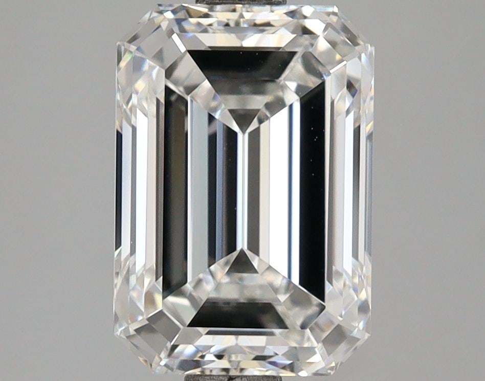 Loose Diamond - EMERALD 3.07ct E VVS2: Loose Diamond - EMERALD 3.07ct E VVS2 Source: This is a real non-mined Diamond that has been grown in a lab Shape: EMERALD Carats: 3.07 Color: E Clarity: VVS2 Certification: IGI Video: