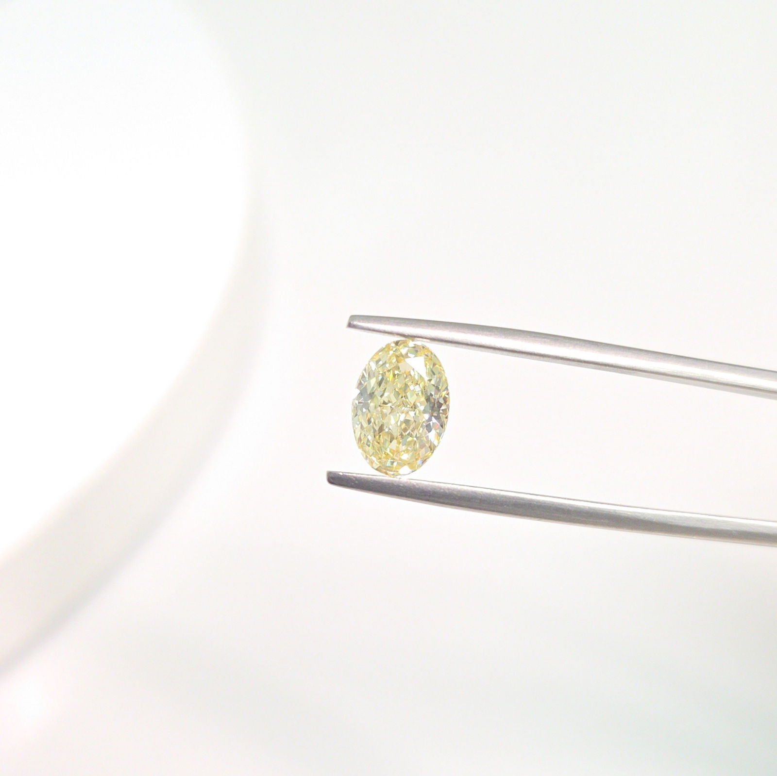 Loose Diamond - OVAL 1.5ct Fancy Light Yellow VS2 (1 of 1)