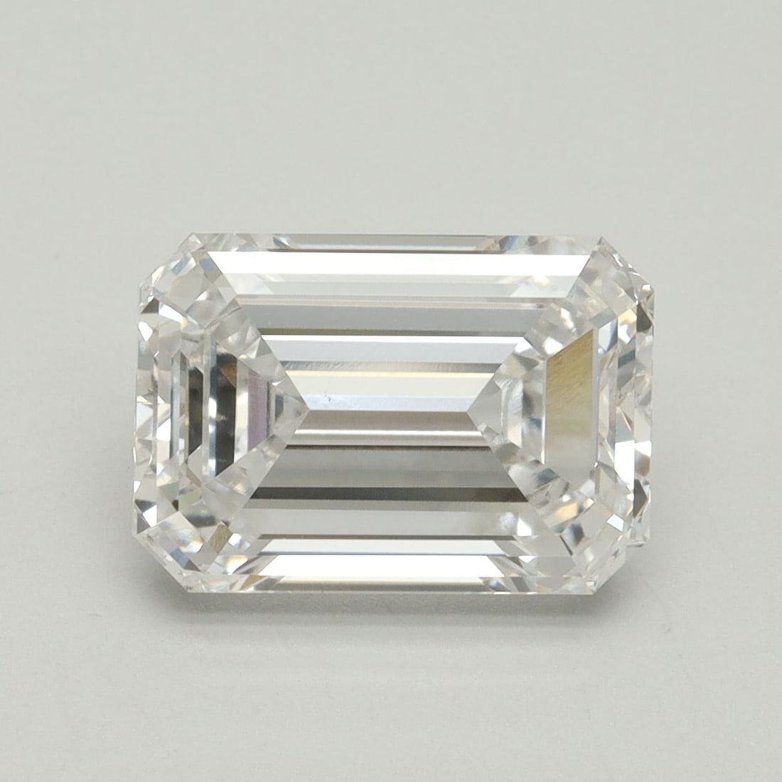 Loose Diamond - EMERALD 4.58ct E VS1: Loose Diamond - EMERALD 4.58ct E VS1 Source: This is a real non-mined Diamond that has been grown in a lab Shape: EMERALD Carats: 4.58 Color: E Clarity: VS1 Certification: IGI Video: Video Link The