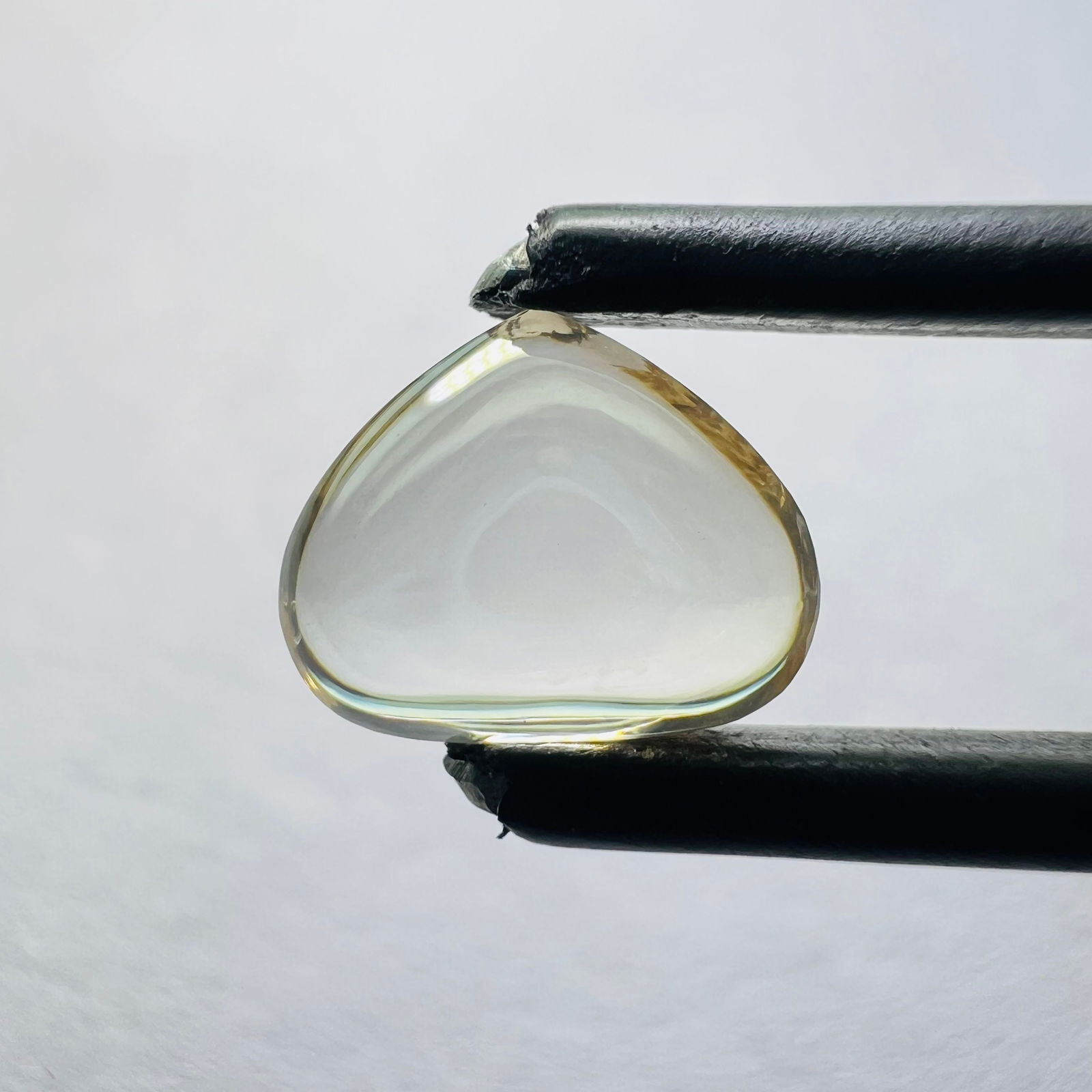 Loose Diamond - HEART 1.25ct Brown VVS2: Loose Diamond - HEART 1.25ct Brown VVS2 Source: This is a real non-mined Diamond that has been grown in a lab Shape: HEART Carats: 1.25 Color: Brown Certification: NONE Video: