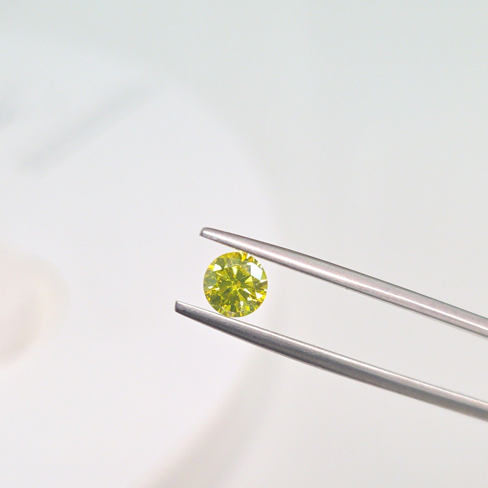 Loose Diamond - ROUND 0.54ct Fancy Vivid Yellow VS1 (1 of 1)