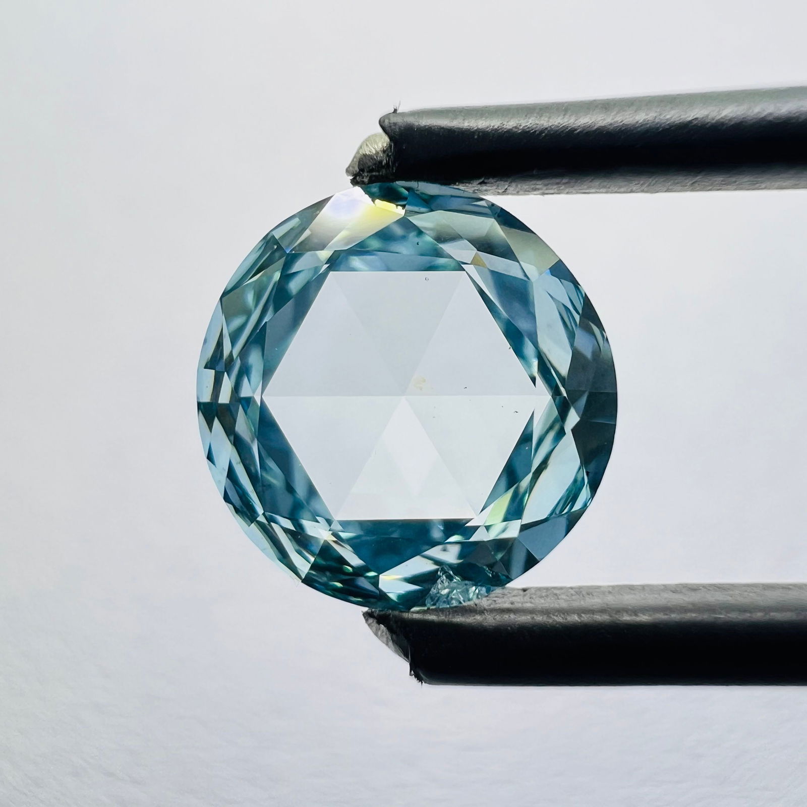 Loose Diamond - ROSE 1.22ct Blue VS1: Loose Diamond - ROSE 1.22ct Blue VS1 Source: This is a real non-mined Diamond that has been grown in a lab Shape: ROSE Carats: 1.22 Color: Blue Certification: NONE Video: